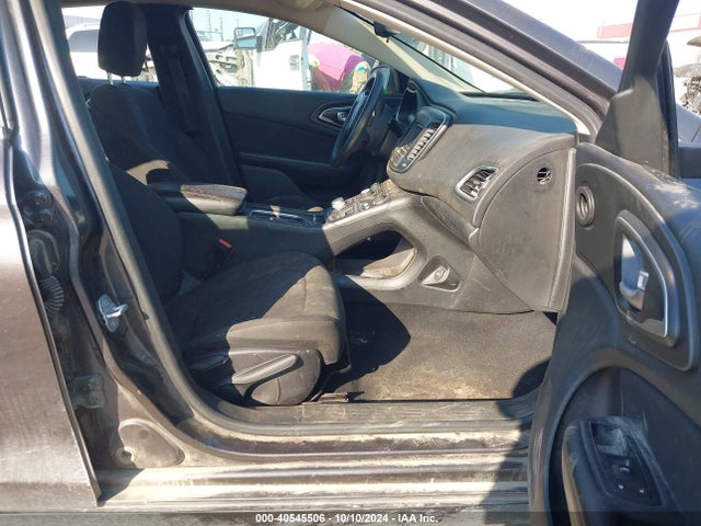 1C3CCCFB7GN117588 Chrysler 200 LX