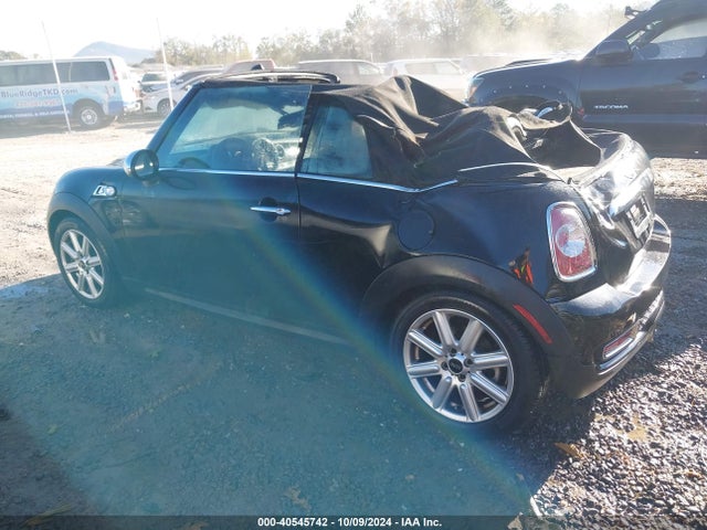 2015 MINI CONVERTIBLE WMWZP3C51FT299059 Photo 2