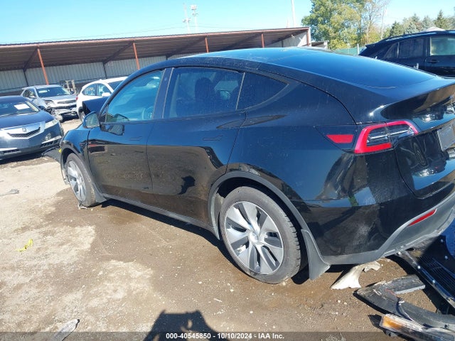 2023 TESLA MODEL Y 7SAYGDEE2PF754638 Photo 2