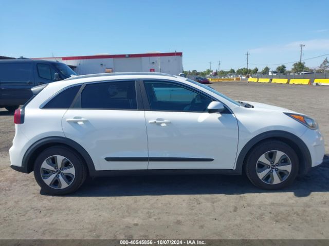 KNDCB3LC9K5217311 KIA NIRO LX