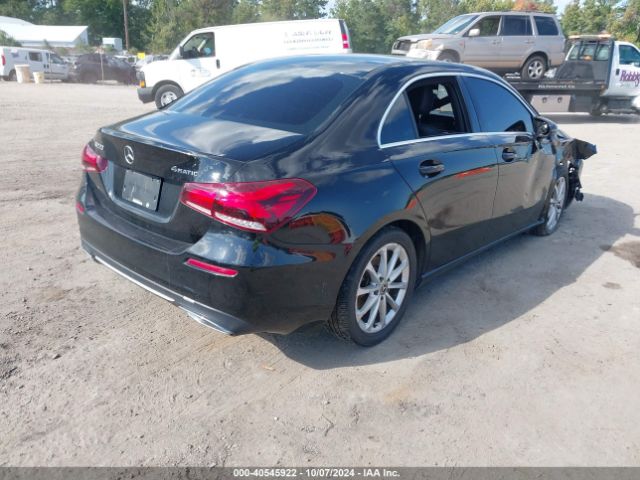 WDD3G4FB4KW025918 Mercedes-Benz A 220 4matic