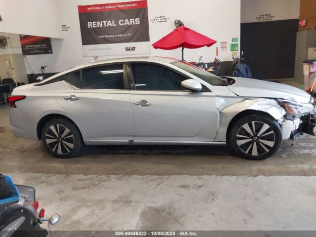1N4BL4DV9NN315537 Nissan Altima Sv Fwd