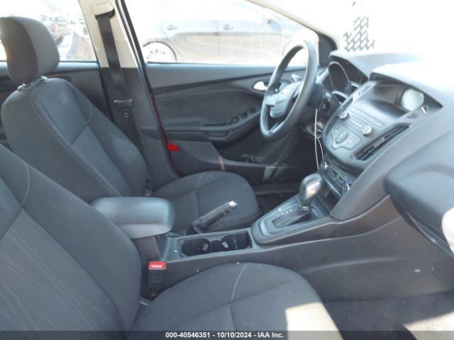 1FADP3K25JL329408 Ford FOCUS SE