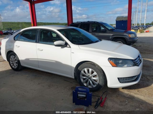 1VWAT7A35FC054931 Volkswagen Passat 1.8t Wolfsburg Edition