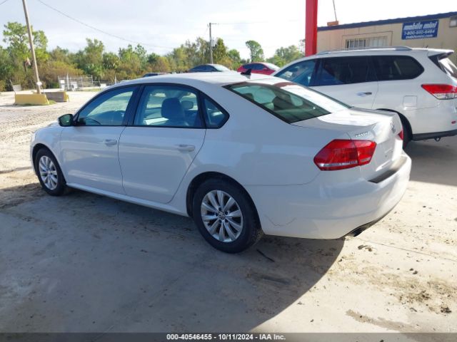 1VWAT7A35FC054931 Volkswagen Passat 1.8t Wolfsburg Edition