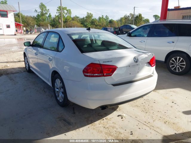 1VWAT7A35FC054931 Volkswagen Passat 1.8t Wolfsburg Edition