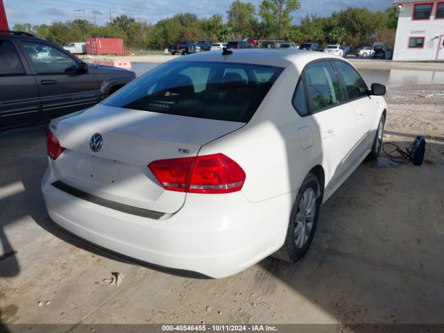1VWAT7A35FC054931 Volkswagen Passat 1.8t Wolfsburg Edition