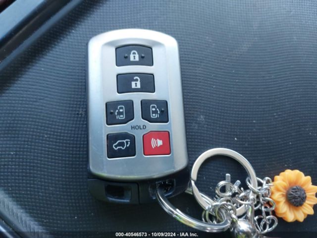5TDYK3DC1ES472036 Toyota Sienna Xle V6 8 Passenger