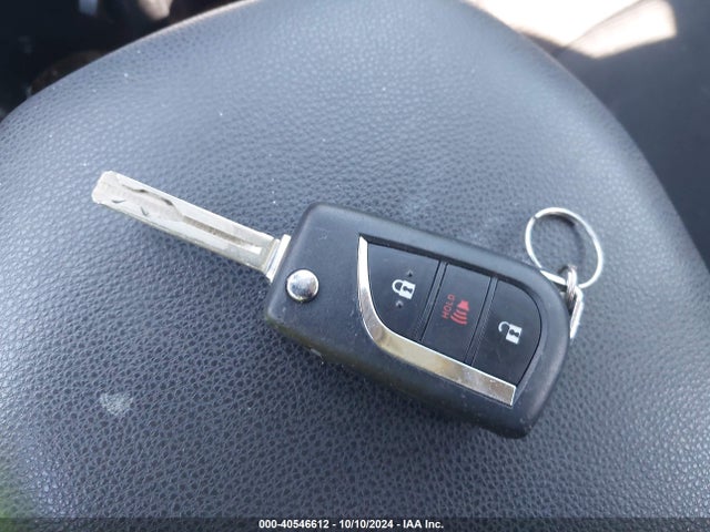 Toyota RAV4 LE 2019 JTMH1RFV6KD517323 Image 11