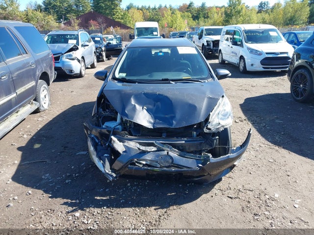 Toyota Prius C Two 2015 JTDKDTB33F1094609 Image 12