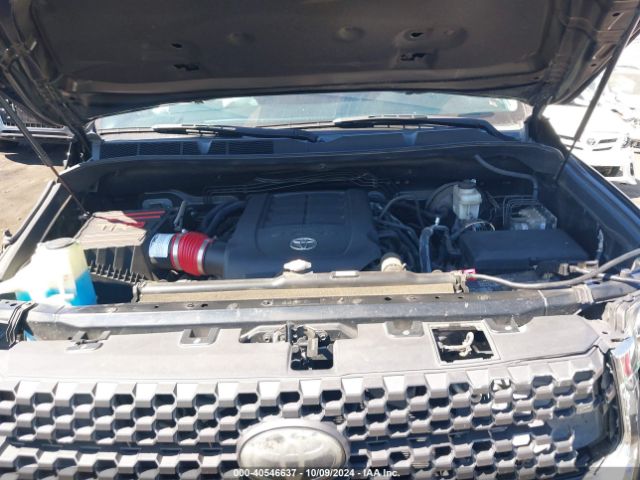 5TFUY5F18JX700736 Toyota Tundra Sr5 5.7l V8