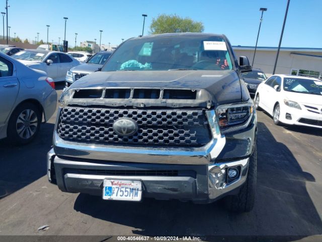 5TFUY5F18JX700736 Toyota Tundra Sr5 5.7l V8