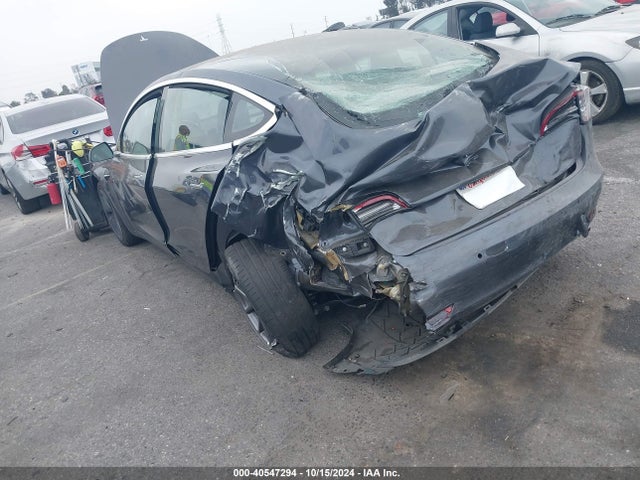 2018 TESLA MODEL 3 5YJ3E1EA8JF123909 Photo 2