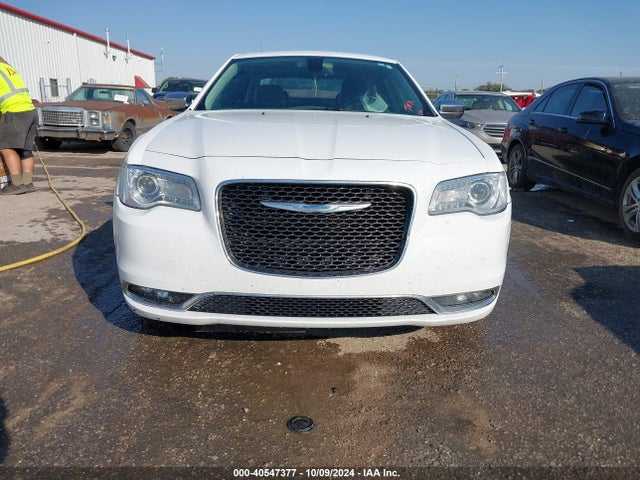 Chrysler 300C 2015 2C3CCAEG5FH773202 Image 12