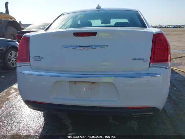 Chrysler 300C 2015 2C3CCAEG5FH773202 Image 16