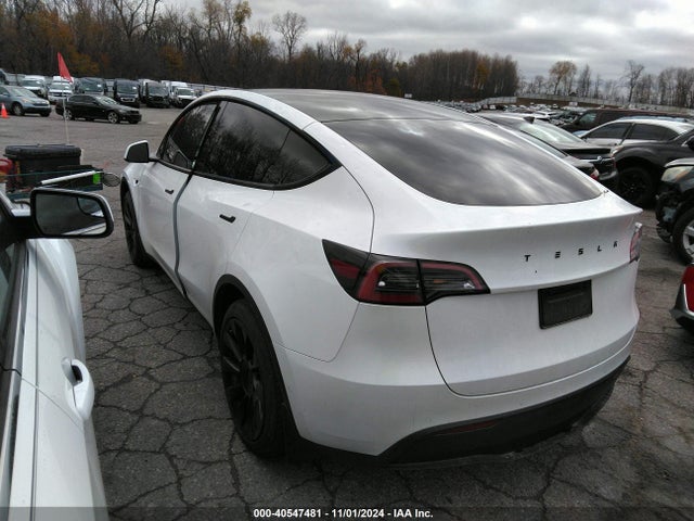 2021 TESLA MODEL Y 5YJYGDEEXMF257944 Photo 2