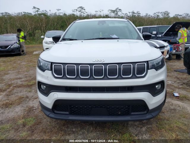 3C4NJCBB8NT228857 Jeep Compass Latitude Fwd