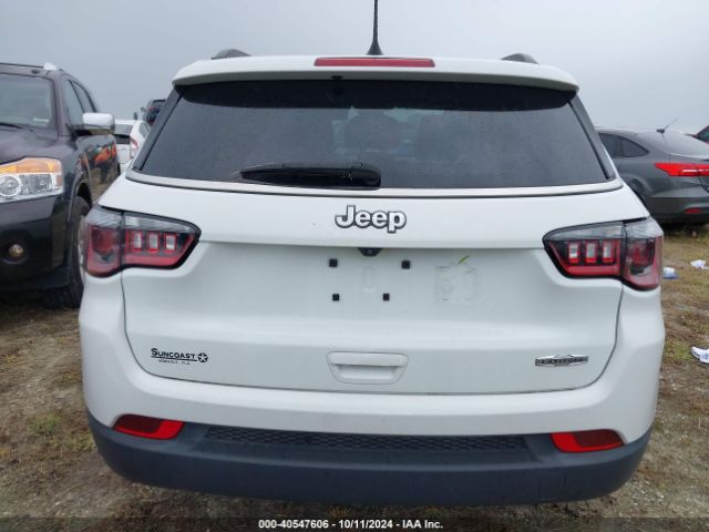3C4NJCBB8NT228857 Jeep Compass Latitude Fwd