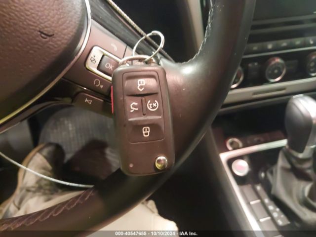 1VWLA7A34KC003722 Volkswagen Passat 2.0t Wolfsburg Edition