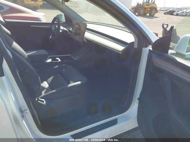 2024 TESLA MODEL Y 7SAYGDEE7RA311921 Photo 4