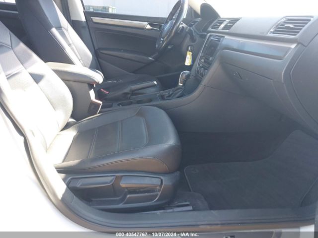 1VWDT7A30HC084709 Volkswagen Passat 1.8t R-line