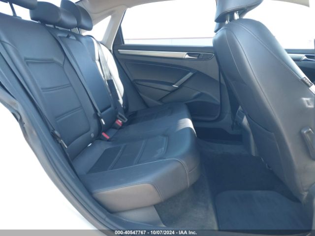 1VWDT7A30HC084709 Volkswagen Passat 1.8t R-line