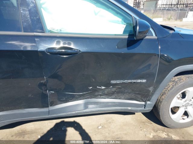 3C4NJDBB5JT238732 Jeep Compass Latitude 4x4