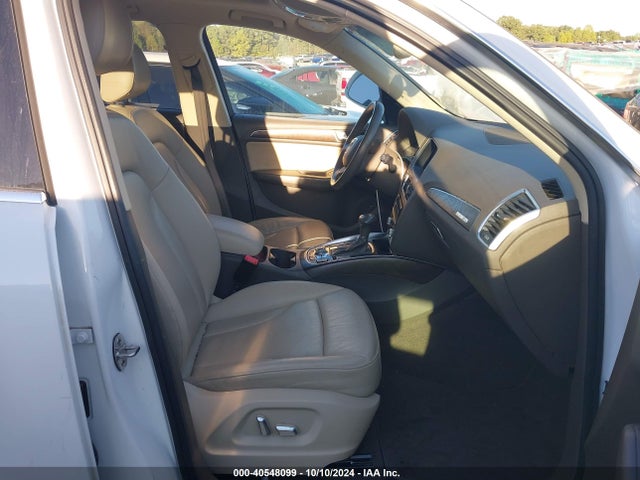 Audi Q5 2.0t Premium 2017 WA1C2AFP7HA093052 Image 5