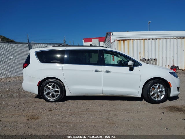 Chrysler Pacifica Touring Plus 2017 2C4RC1BG4HR832327 Image 13