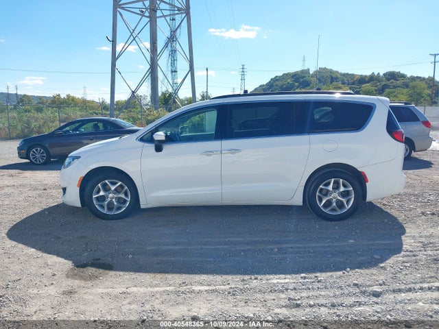 Chrysler Pacifica Touring Plus 2017 2C4RC1BG4HR832327 Image 14