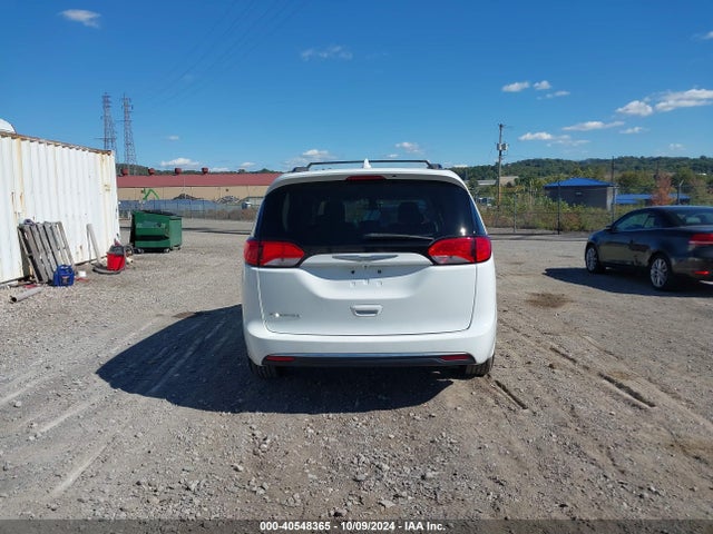 Chrysler Pacifica Touring Plus 2017 2C4RC1BG4HR832327 Image 16