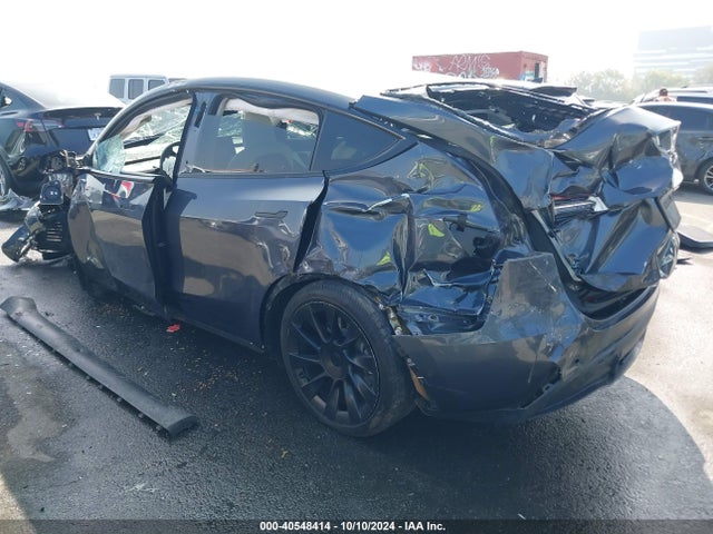 2021 TESLA MODEL Y 5YJYGDEE3MF098040 Photo 2