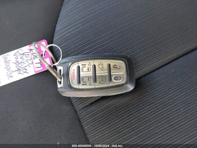 2C4RC1CG1NR229880 Chrysler Voyager Lx
