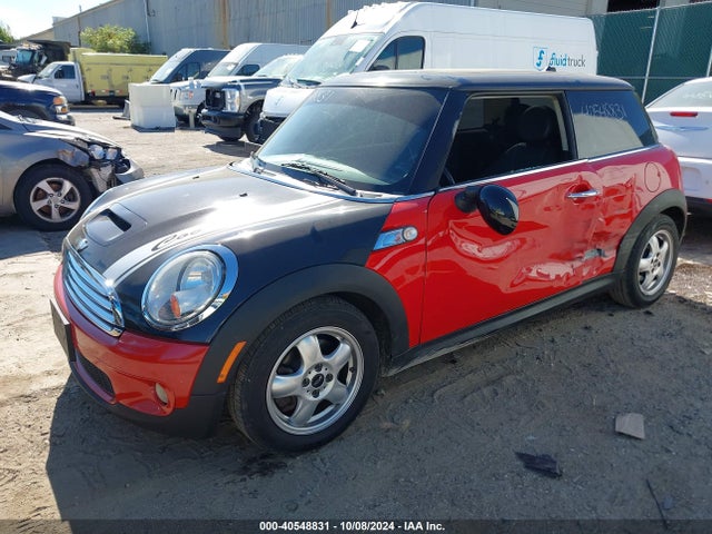 2011 MINI COOPER WMWSU3C53BT183947 Photo 1