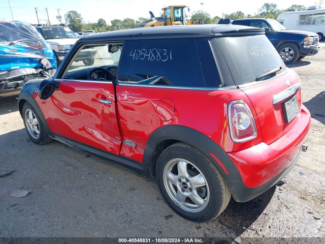 2011 MINI COOPER WMWSU3C53BT183947 Photo 2