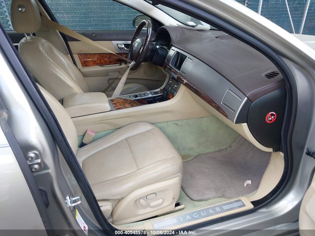 2011 JAGUAR XF SAJWA0GB3BLR94578 Photo 4