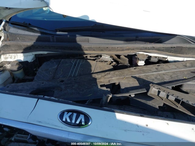 KIA SEDONA LX 2017 KNDMB5C15H6313454 Image 10
