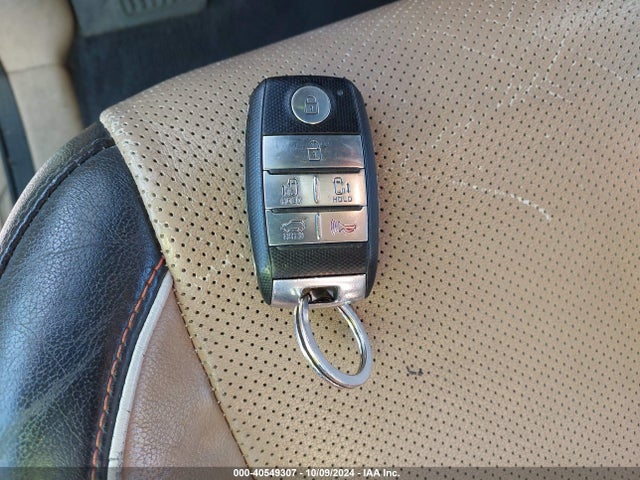 KIA SEDONA LX 2017 KNDMB5C15H6313454 Image 11