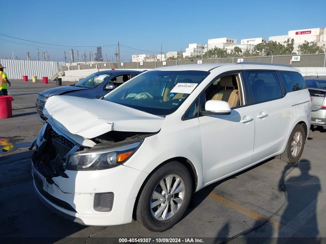 KIA SEDONA LX 2017 KNDMB5C15H6313454 Image 2