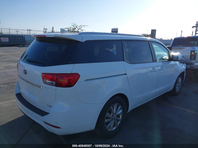 KIA SEDONA LX 2017 KNDMB5C15H6313454 Image 4