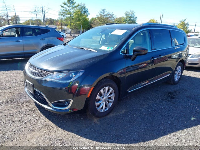 Chrysler Pacifica Touring L 2018 2C4RC1BG6JR141550 Image 2