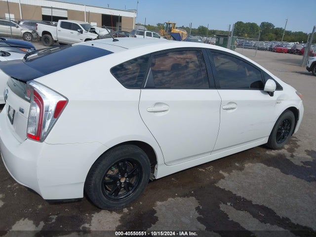 Toyota Prius Two 2015 JTDKN3DU8F1918901 Image 13