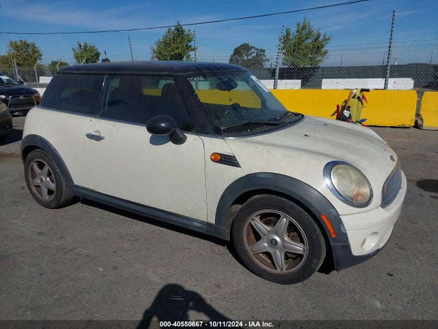 2010 MINI COOPER WMWMF3C56ATU77893 Photo 0