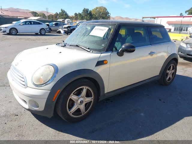 2010 MINI COOPER WMWMF3C56ATU77893 Photo 1