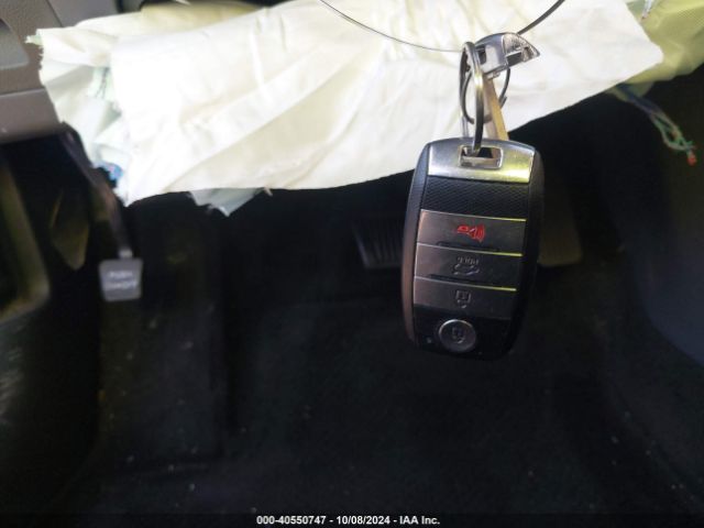 KNDCB3LC2H5041775 KIA NIRO LX