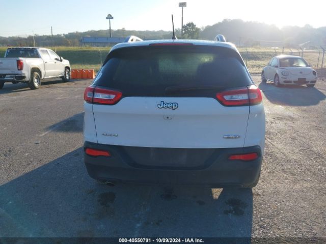 1C4PJMCB8HW625366 Jeep Cherokee Latitude 4x4