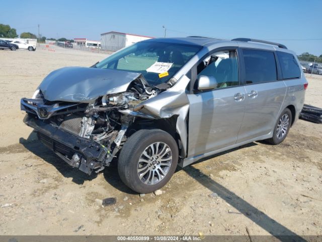5TDYZ3DCXKS987964 Toyota Sienna Xle 8 Passenger