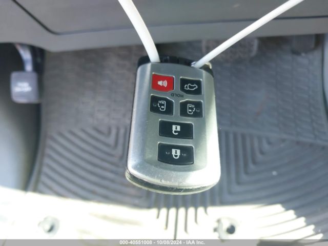 5TDYK3DCXFS551710 Toyota Sienna Xle 8 Passenger