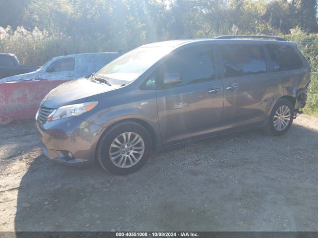 5TDYK3DCXFS551710 Toyota Sienna Xle 8 Passenger
