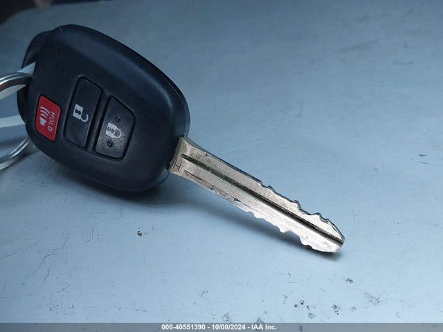 Toyota Prius C Two 2015 JTDKDTB31F1584899 Image 11